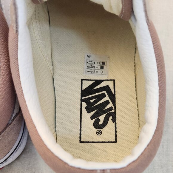 Like New - Vans Old Skool Shoe  - Size 5.5 - Picture 14 of 15